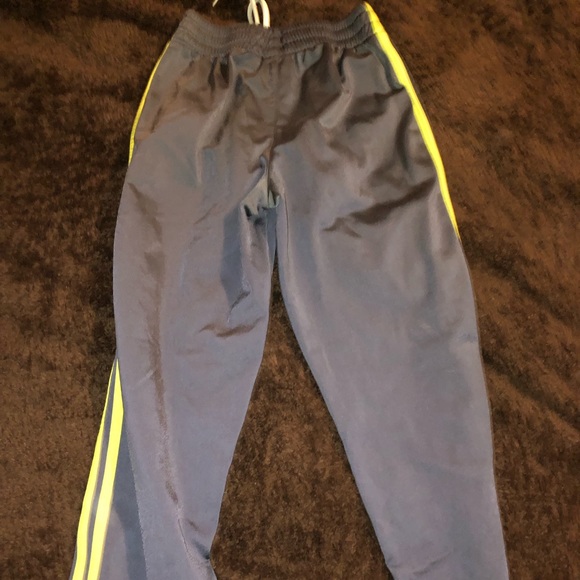 Adida green pants - Picture 2 of 2